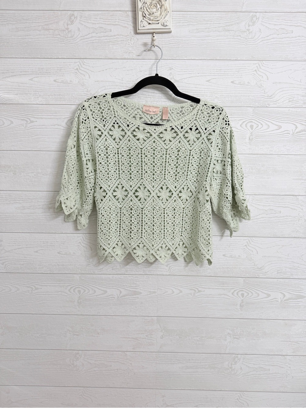 Willow & Root Women’s Green Crocheted Crop Top. Size L